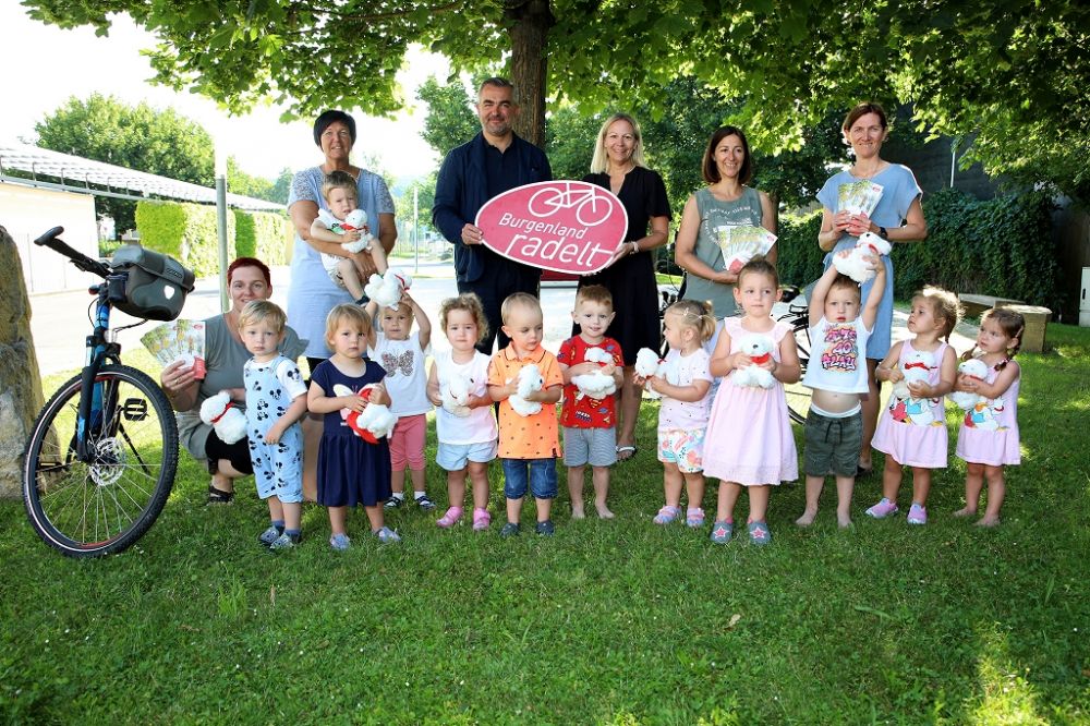 Kinderkrippe Gruppenfoto mit LR Dorner